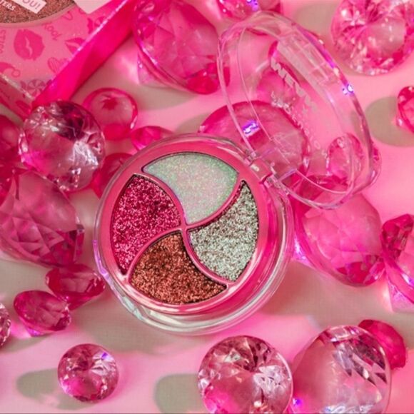 $12💥 MEAN GIRLS - GLITTERS FOR YOU! -  PRESSED GLITTER QUAD - Picture 1 of 4